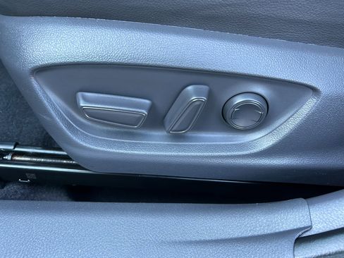 Used 2019 Toyota Camry XLE image 10