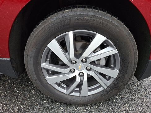 Used 2023 Chevrolet Equinox Premier AWD/4WD image 9