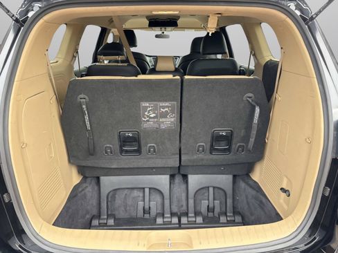 Used 2019 Kia Sedona EX FWD image 9