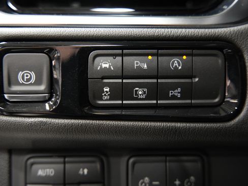 New 2026 GMC Yukon XL Denali w/ Sun & Power Step Package image 28