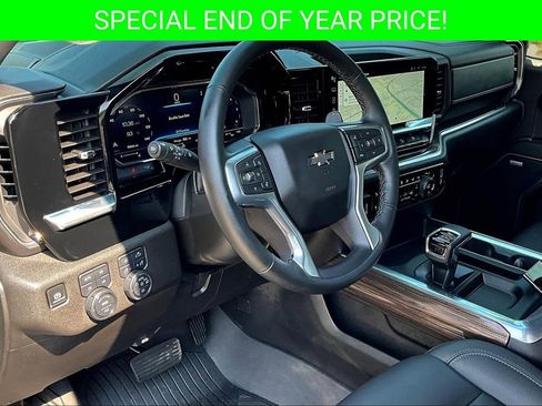 Used 2025 Chevrolet Silverado 1500 RST w/ Dark Appearance Package image 17