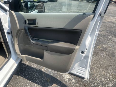 Used 2008 Ford Focus SE FWD image 38