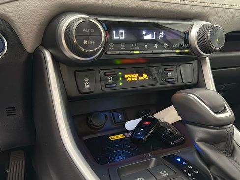 Used 2022 Toyota RAV4 Limited image 22