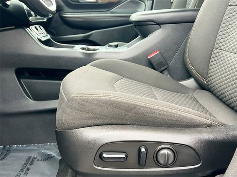 Used 2020 GMC Terrain SLE w/ Driver Convenience Package image 18