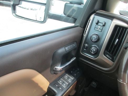 Used 2018 GMC Sierra 2500 Denali w/ Duramax Plus Package AWD/4WD image 33