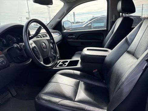 Used 2013 GMC Yukon SLT w/ SLT-2 Equipment Package image 2