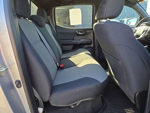 Used 2020 Toyota Tacoma TRD Off-Road AWD/4WD image 36
