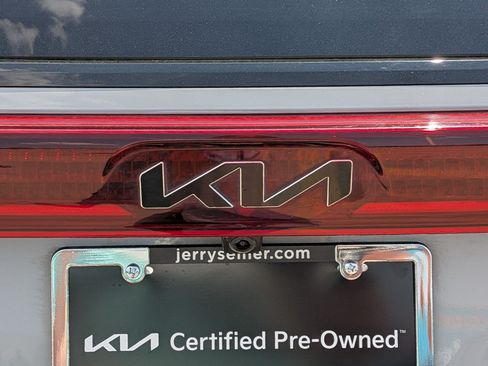 Certified 2024 Kia Carnival SX Prestige FWD image 12