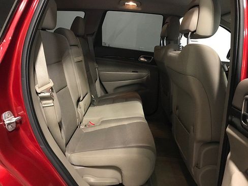 Used 2011 Jeep Grand Cherokee Laredo w/ Security & Convenience Group AWD/4WD image 17