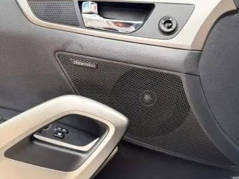 Used 2013 Hyundai Veloster w/ Style Pkg image 17