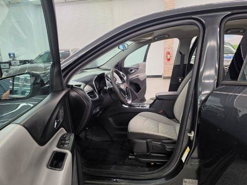 Used 2018 Chevrolet Equinox LS FWD image 30