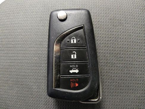 Used 2020 Toyota Corolla LE FWD image 32