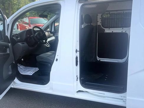 Used 2017 Nissan NV200 S FWD image 13