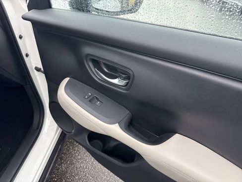 Used 2023 Honda HR-V LX image 18