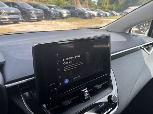 Used 2025 Toyota Corolla LE FWD image 20