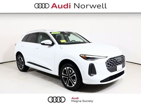 Used 2025 Audi Q5 Premium w/ Convenience Package image 1