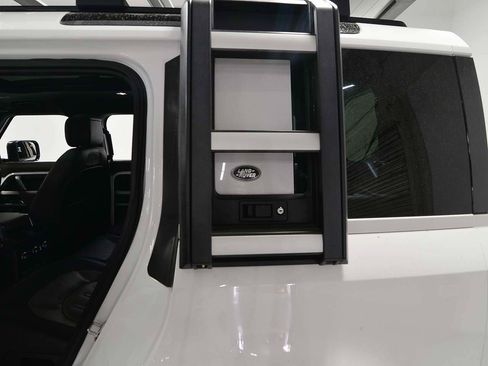 Used 2021 Land Rover Defender 110 X-Dynamic HSE image 4