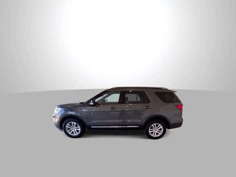 Used 2018 Ford Explorer XLT w/ Equipment Group 201A AWD/4WD image 5