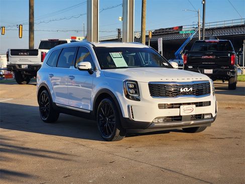 Used 2022 Kia Telluride SX w/ Towing Package image 3