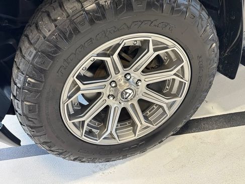 Used 2021 RAM 1500 Laramie AWD/4WD image 9