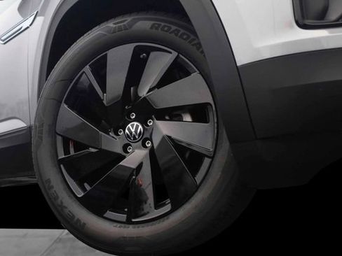 New 2026 Volkswagen Atlas Cross Sport SE image 3