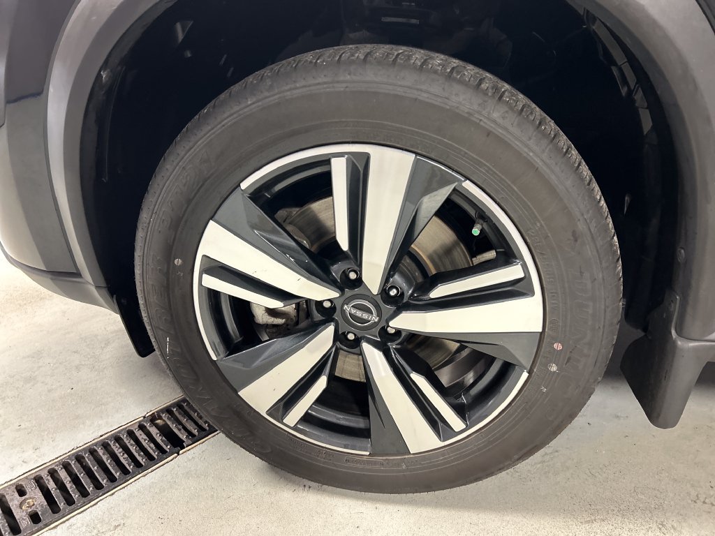 Used 2025 Nissan Rogue SL w/ Tech Package AWD/4WD image 9