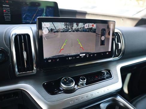 Used 2025 Ford Expedition Platinum w/ Driver's Package image 24