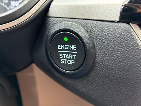 Used 2022 Ford Escape SE image 30