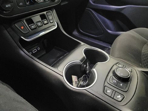 Used 2021 GMC Terrain SLE w/ Driver Convenience Package image 26