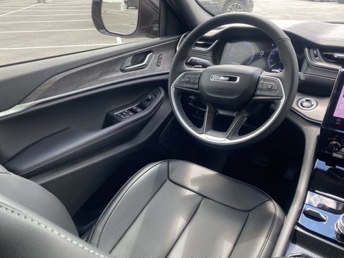 New 2025 Jeep Grand Cherokee L Limited w/ Luxury Tech Group II image 36