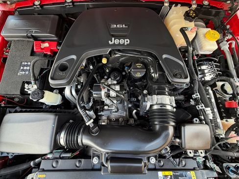 Used 2021 Jeep Wrangler Unlimited Rubicon AWD/4WD image 9