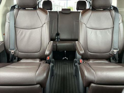 Certified 2023 Toyota Sienna Platinum image 40