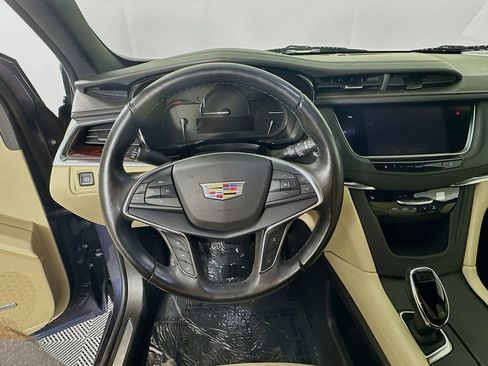 Used 2018 Cadillac XT5 Luxury w/ Driver Awareness Package AWD/4WD image 16