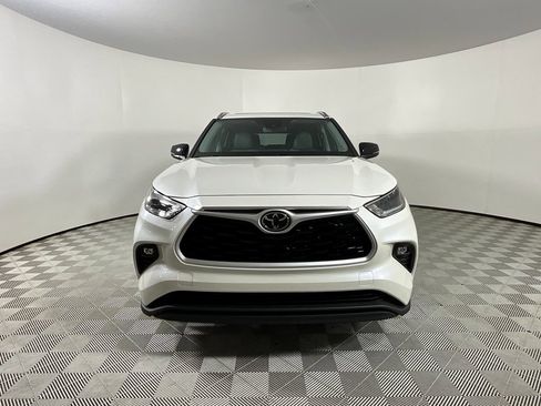Used 2021 Toyota Highlander XLE image 7