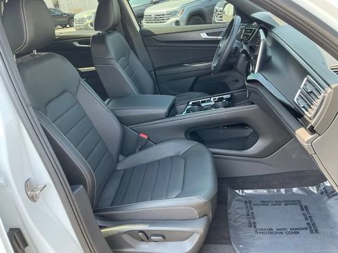 Certified 2024 Volkswagen Atlas Cross Sport SEL R-Line AWD/4WD image 23