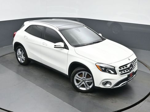 Used 2019 Mercedes-Benz GLA 250 4MATIC w/ Premium Package image 31