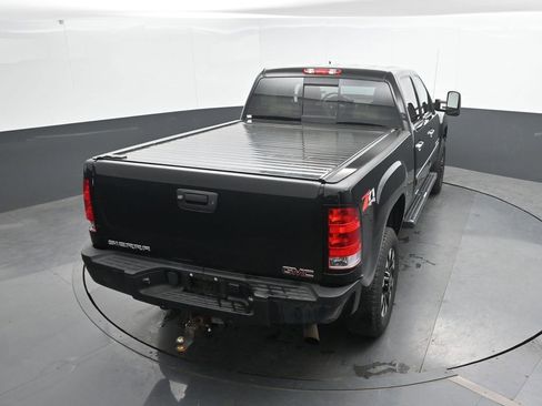 Used 2011 GMC Sierra 2500 Denali w/ Suspension Package, Off-Road AWD/4WD image 25