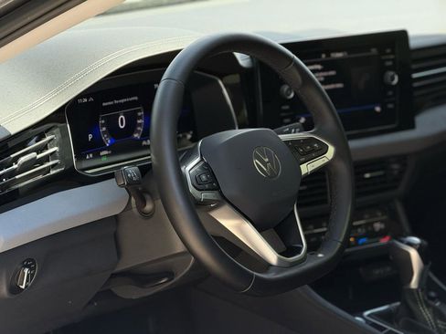 Used 2025 Volkswagen Jetta SE image 11