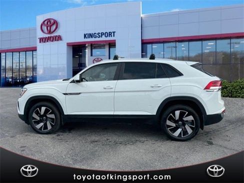 Used 2024 Volkswagen Atlas Cross Sport SE image 2