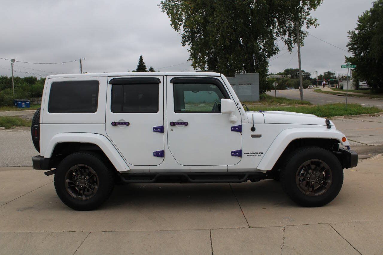 Used 2016 Jeep Wrangler Unlimited Sahara AWD/4WD image 3