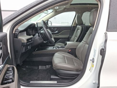 Used 2023 Lincoln Corsair AWD w/ Equipment Group 101A image 14