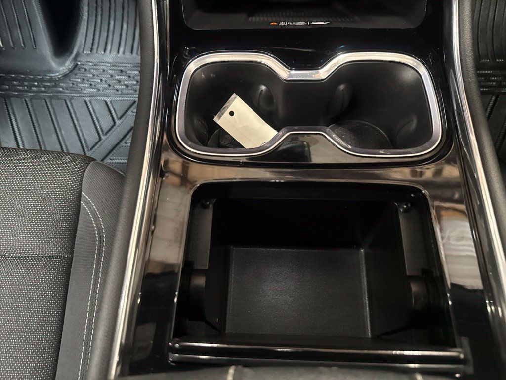 Used 2024 Chevrolet Traverse LT FWD image 17