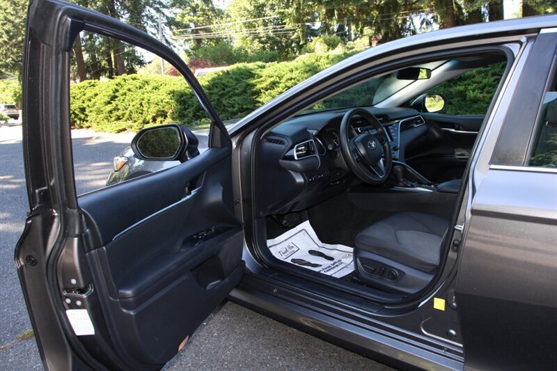 Used 2018 Toyota Camry LE FWD image 5