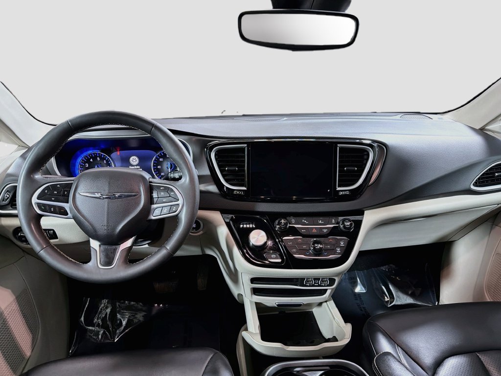 Used 2024 Chrysler Pacifica Touring-L FWD image 22