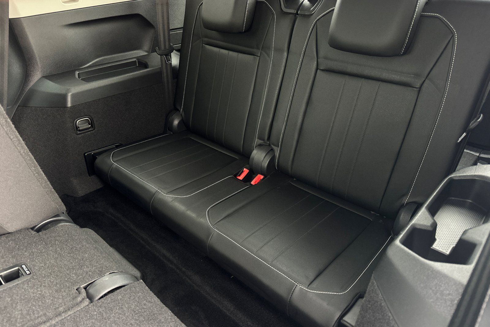 Used 2023 Volkswagen Tiguan SE w/ Panoramic Sunroof Package FWD image 15