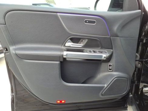 Used 2022 Mercedes-Benz GLB 250 image 12