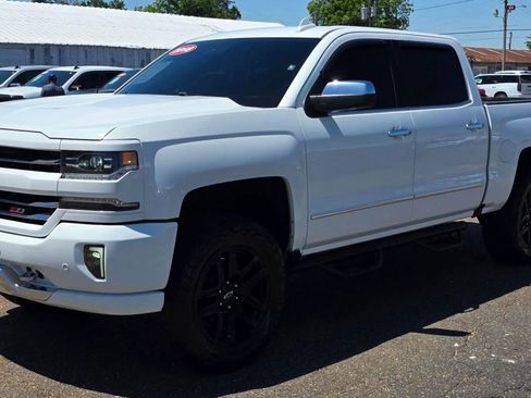 Used 2018 Chevrolet Silverado 1500 LTZ Z71 w/ LTZ Plus Package AWD/4WD image 6