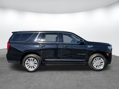 Used 2024 GMC Yukon SLT w/ SLT Luxury Package image 4