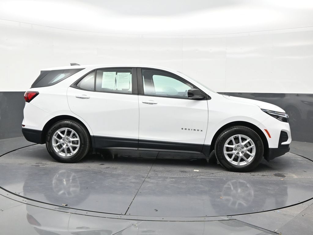 Used 2022 Chevrolet Equinox LS FWD image 6