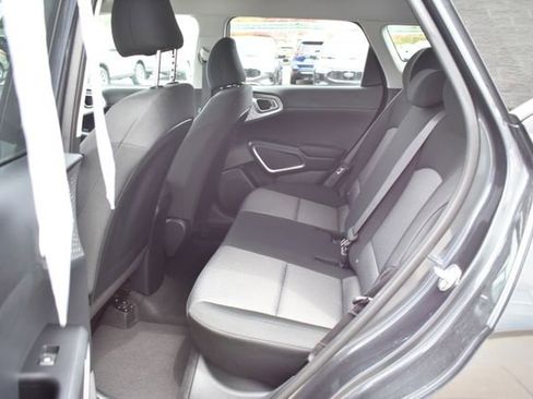 Used 2025 Kia Soul LX w/ LX Technology Package FWD image 27